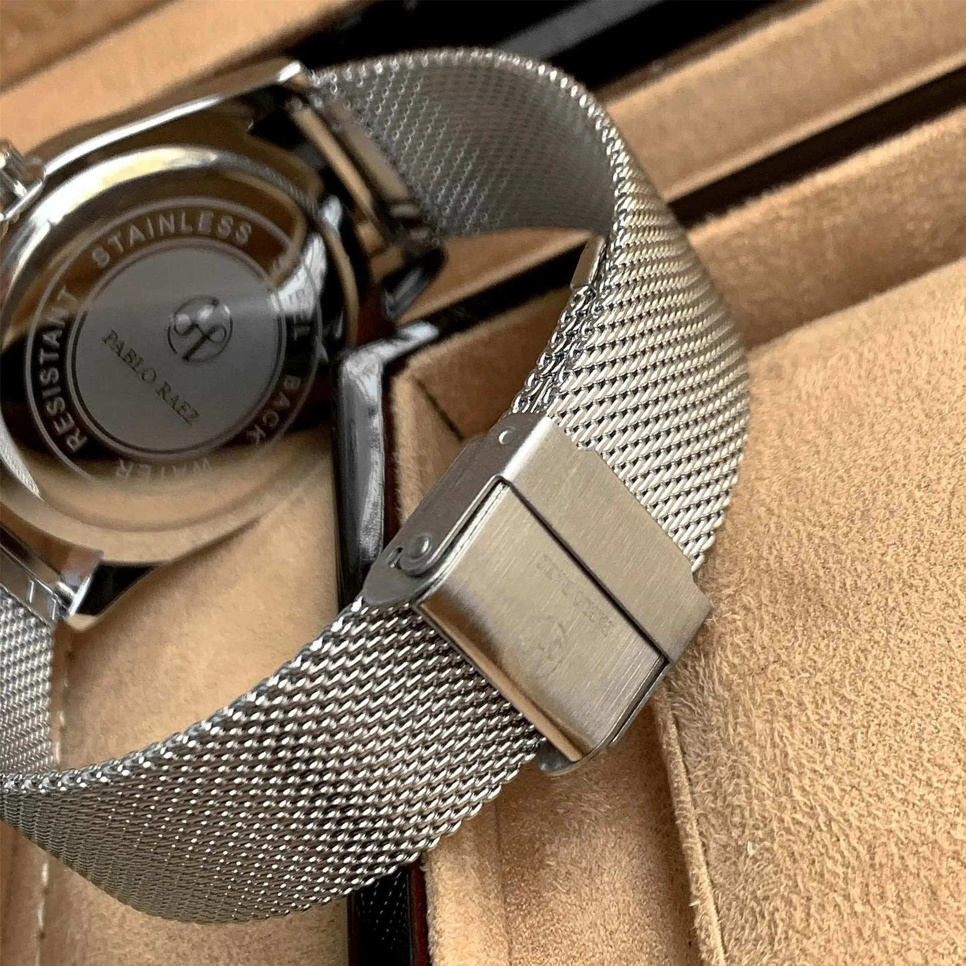 Men's Quartz Watch with Calendar & Leather Strap — feature 19