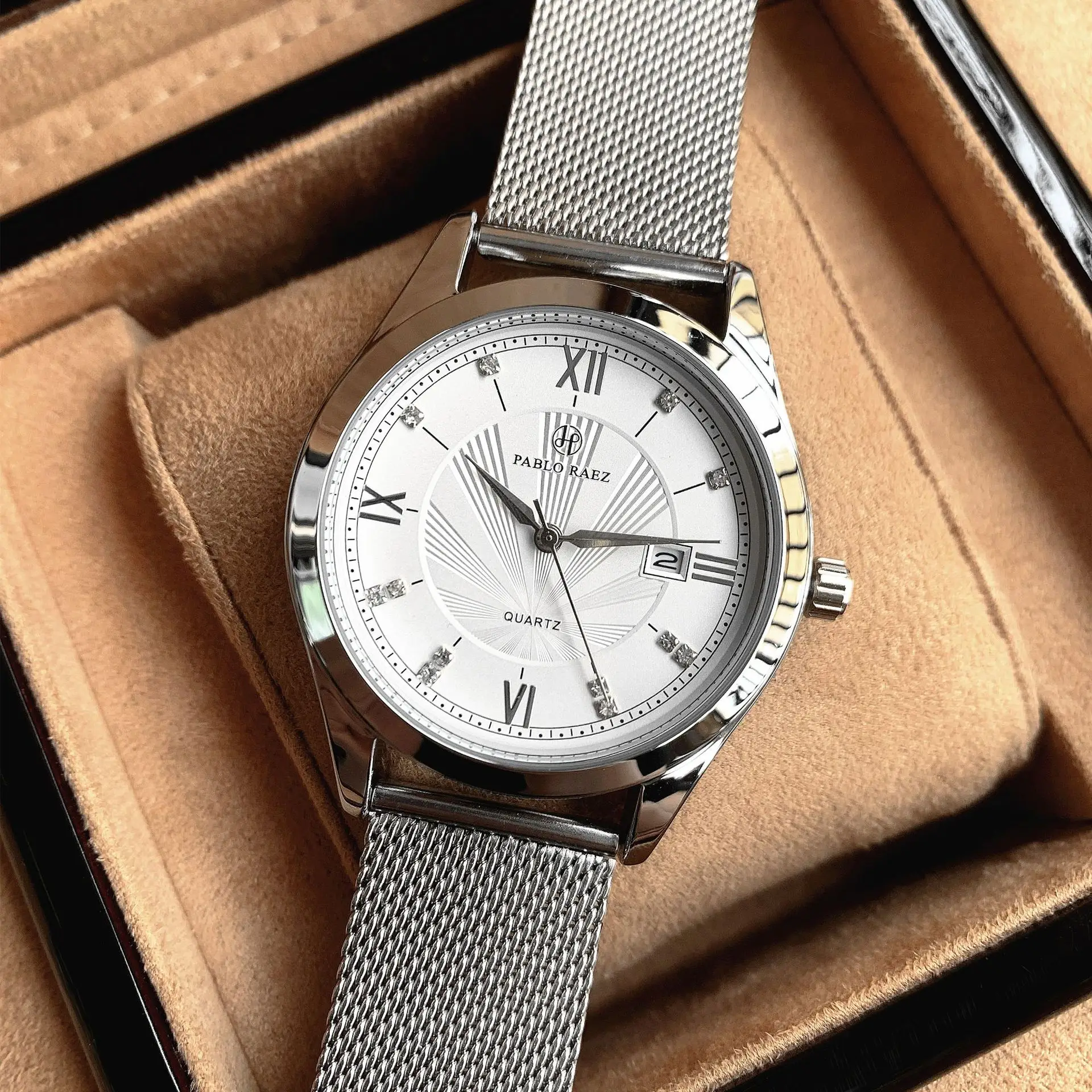 Men's Quartz Watch with Calendar & Leather Strap — feature 21