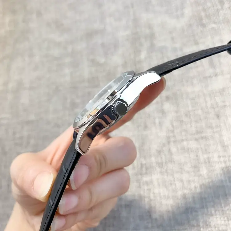 Men's Quartz Watch with Calendar & Leather Strap — feature 8