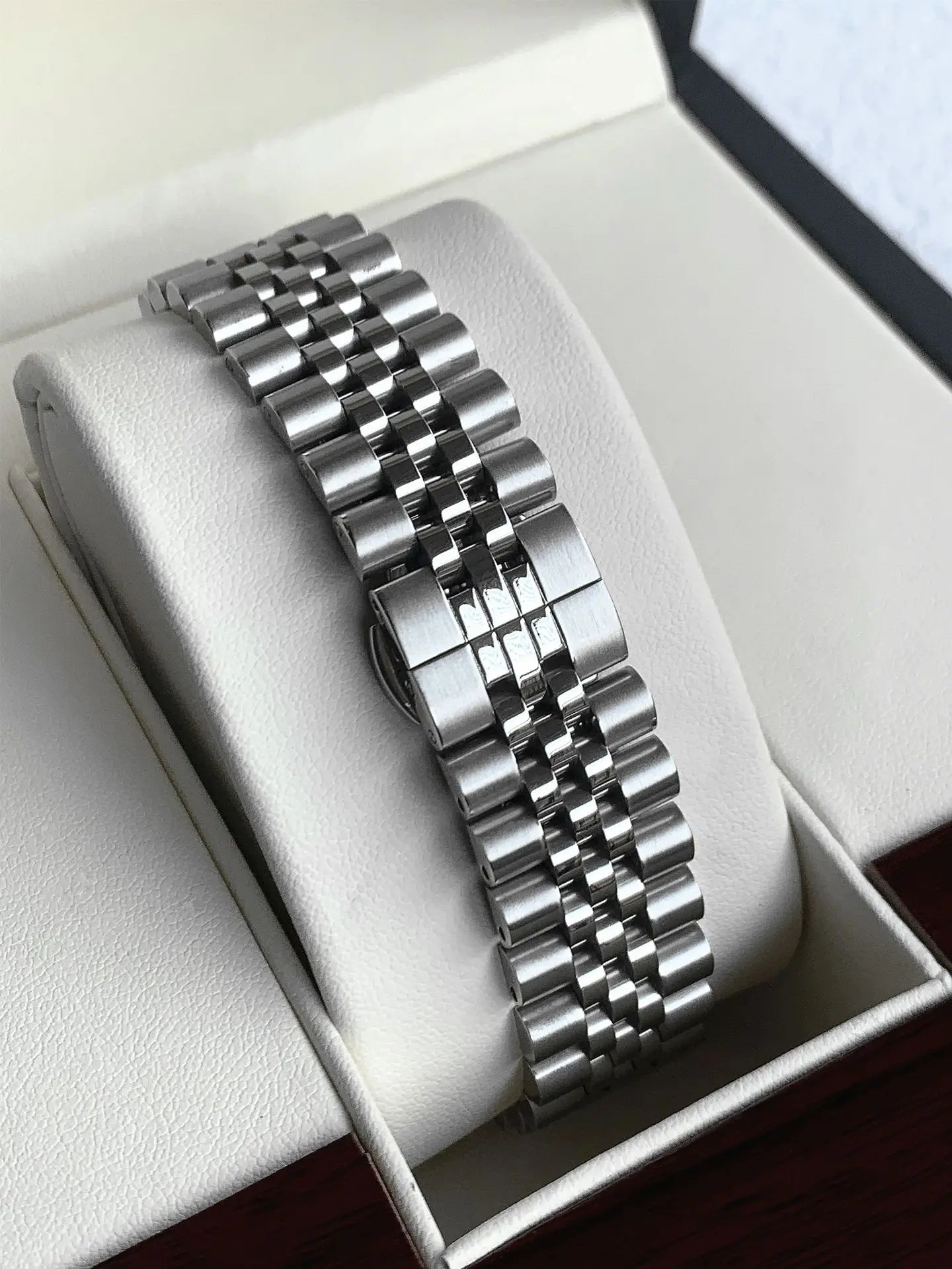 Men's Stainless Steel Calendar Watch with Luminous Dial — feature 12