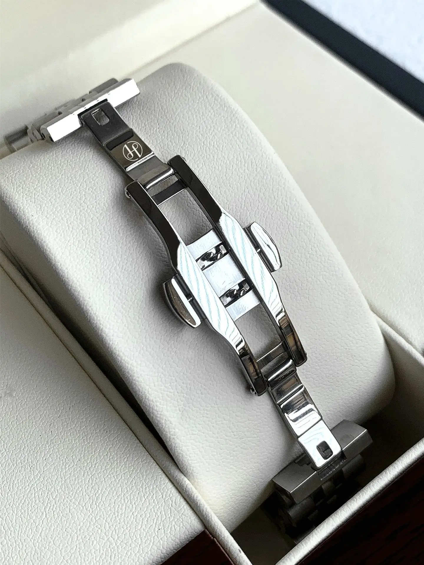 Men's Stainless Steel Calendar Watch with Luminous Dial — feature 13