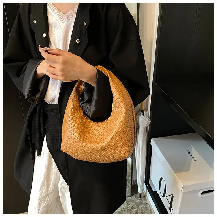 Women's Woven Bag Large Capacity Winter Fashion Commuting — feature 11