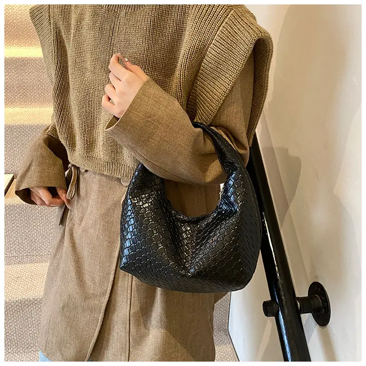 Women's Woven Bag Large Capacity Winter Fashion Commuting — feature 14