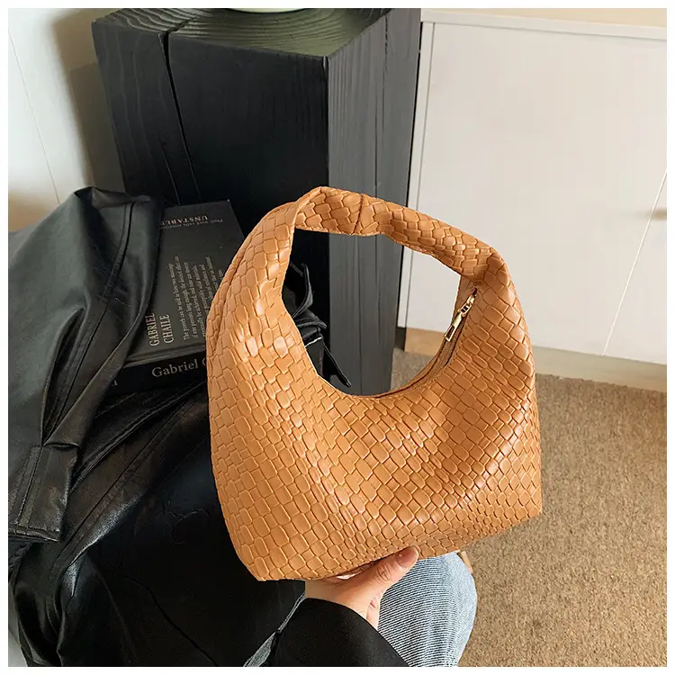Women's Woven Bag Large Capacity Winter Fashion Commuting — feature 21