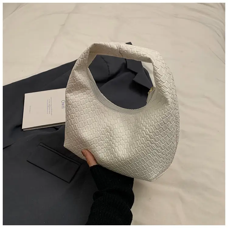 Women's Woven Bag Large Capacity Winter Fashion Commuting - Image 2