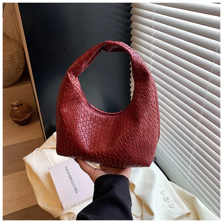 Women's Woven Bag Large Capacity Winter Fashion Commuting - Image 3