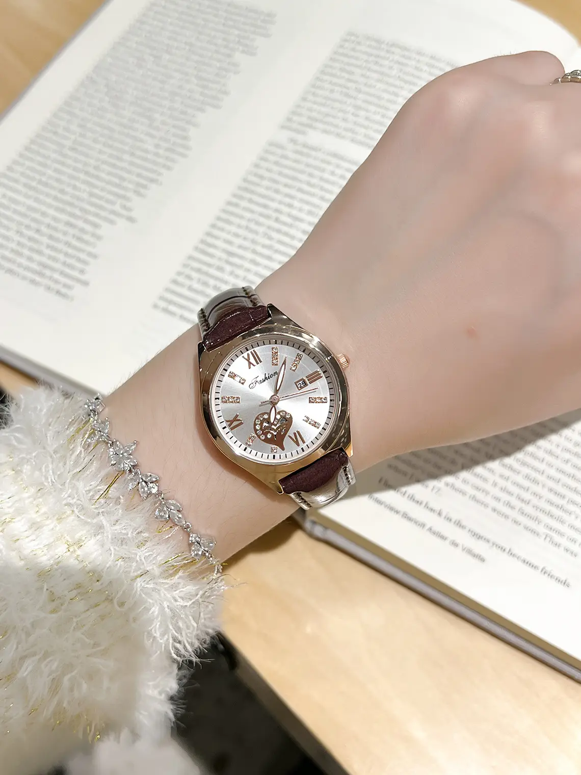 Women's Love Heart Peach Watch Quartz Waterproof — feature 3