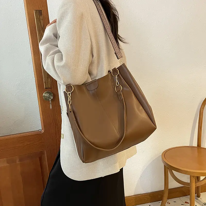 Black Retro Large Capacity Shoulder Bag with Wide Strap - Image 5