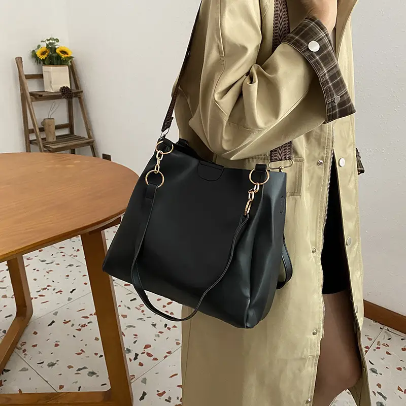 Black Retro Large Capacity Shoulder Bag with Wide Strap - Image 6