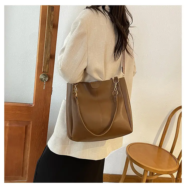 Black Retro Large Capacity Shoulder Bag with Wide Strap — feature 12