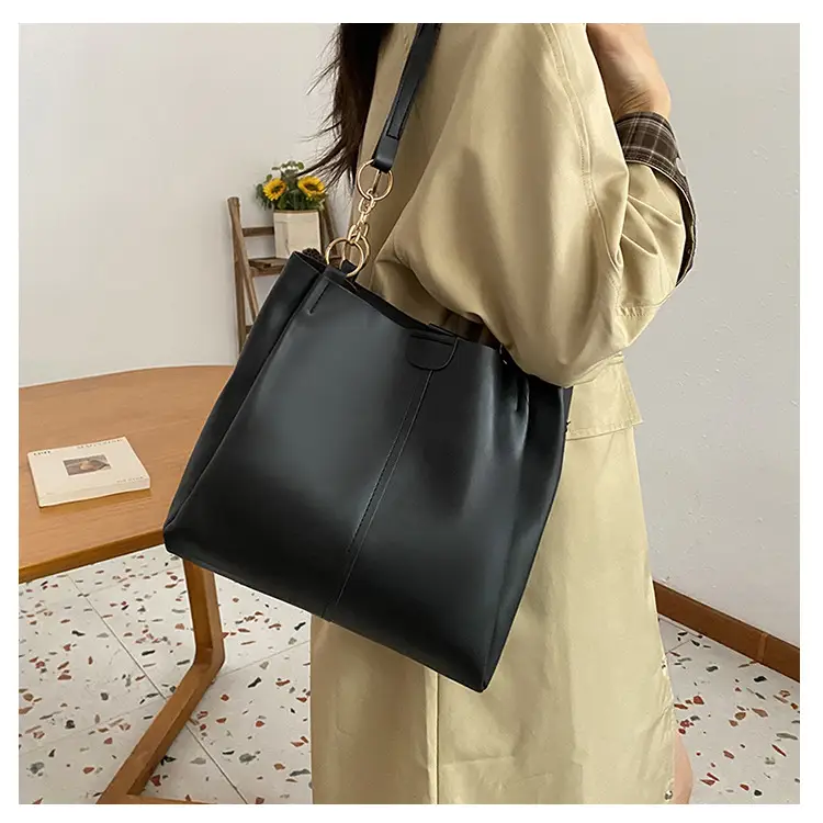 Black Retro Large Capacity Shoulder Bag with Wide Strap — feature 9