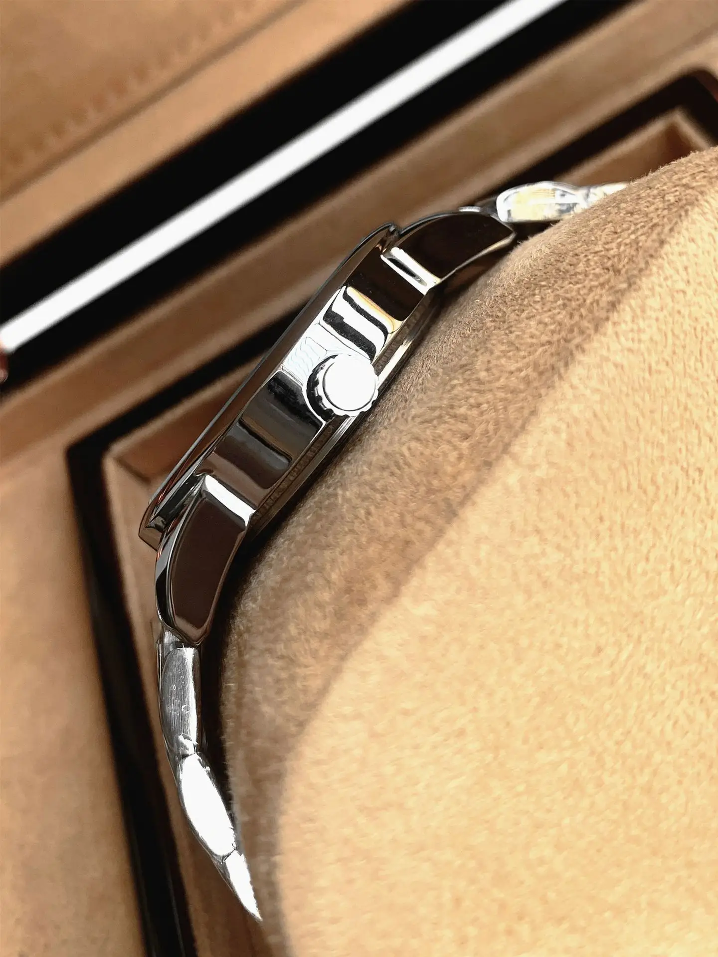 Men's Simple Quartz Watch with Brown Leather Strap — feature 14