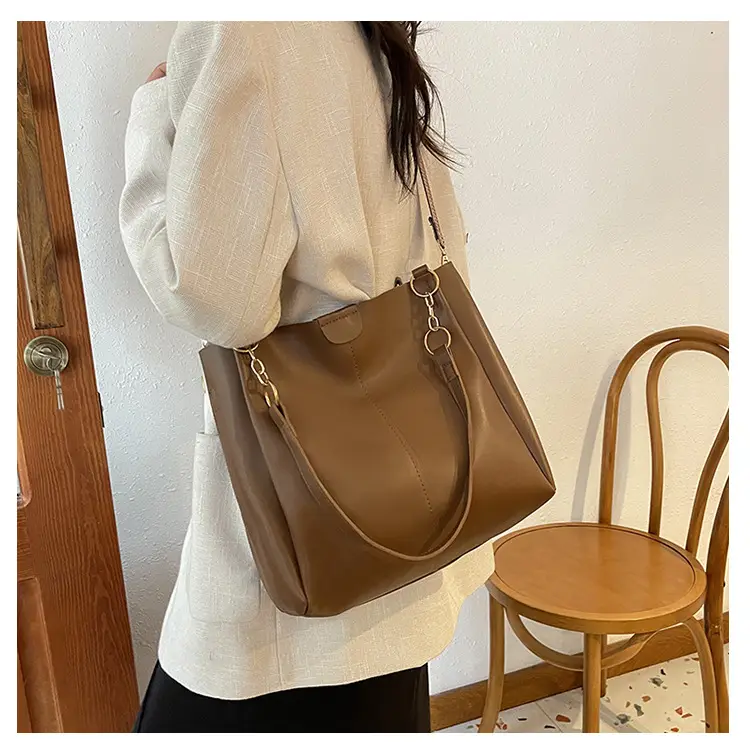 Women's Large Capacity Shoulder Bag Cream Brown — feature 10