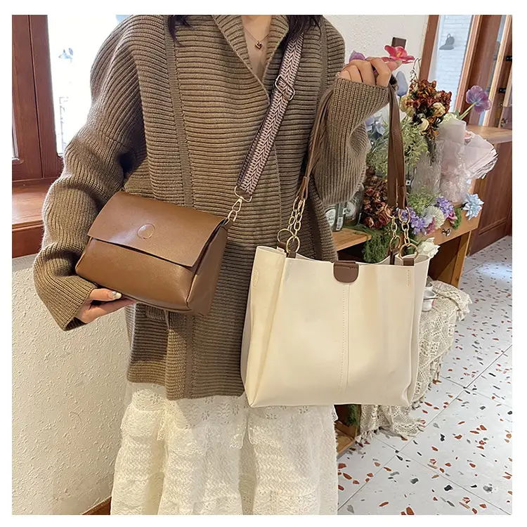 Women's Large Capacity Shoulder Bag Cream Brown — feature 17