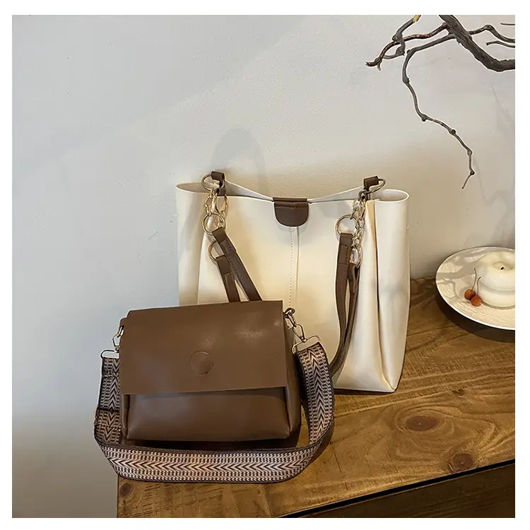 Women's Large Capacity Shoulder Bag Cream Brown — feature 21