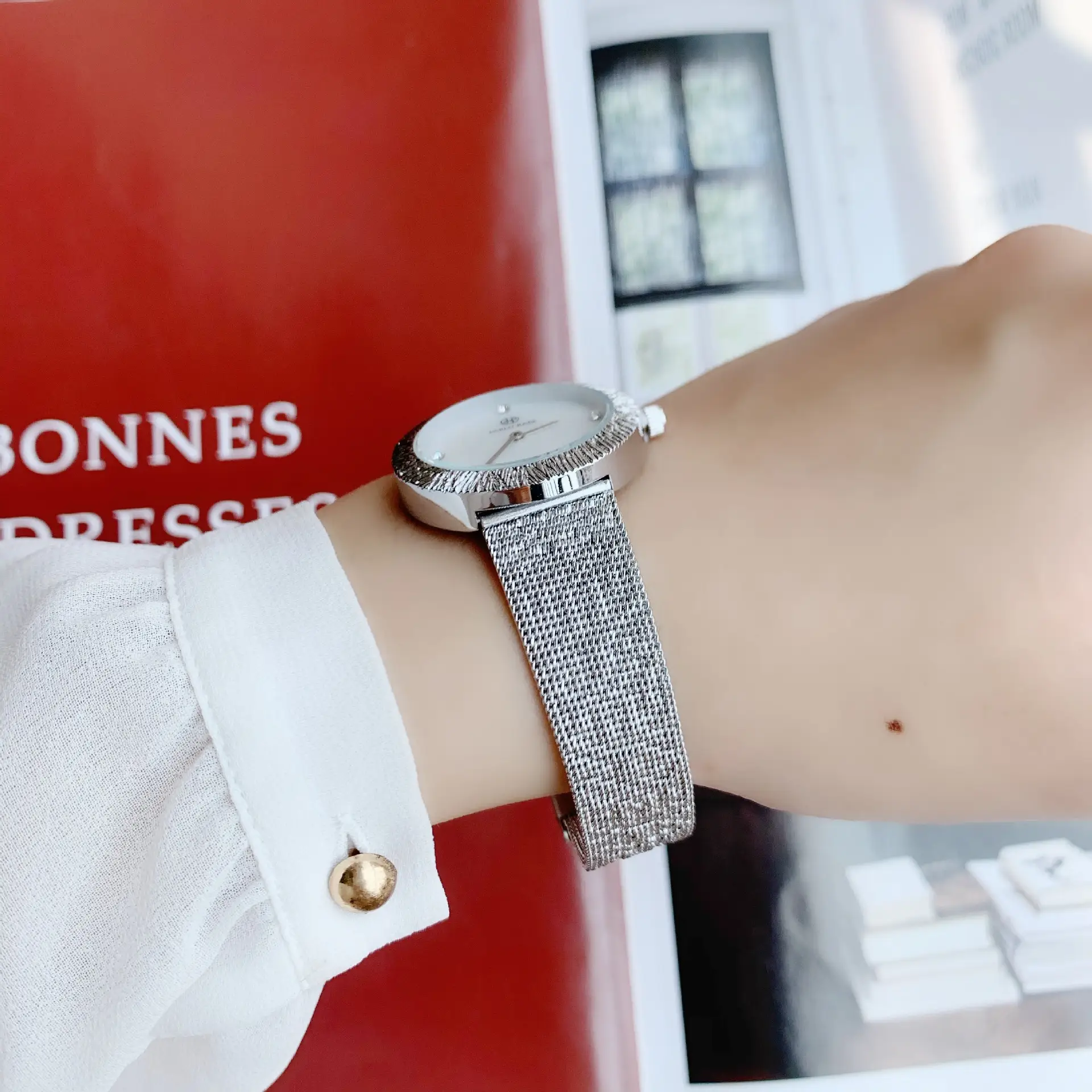 Women's Antique Steel Band Watch White Temperament - Image 5