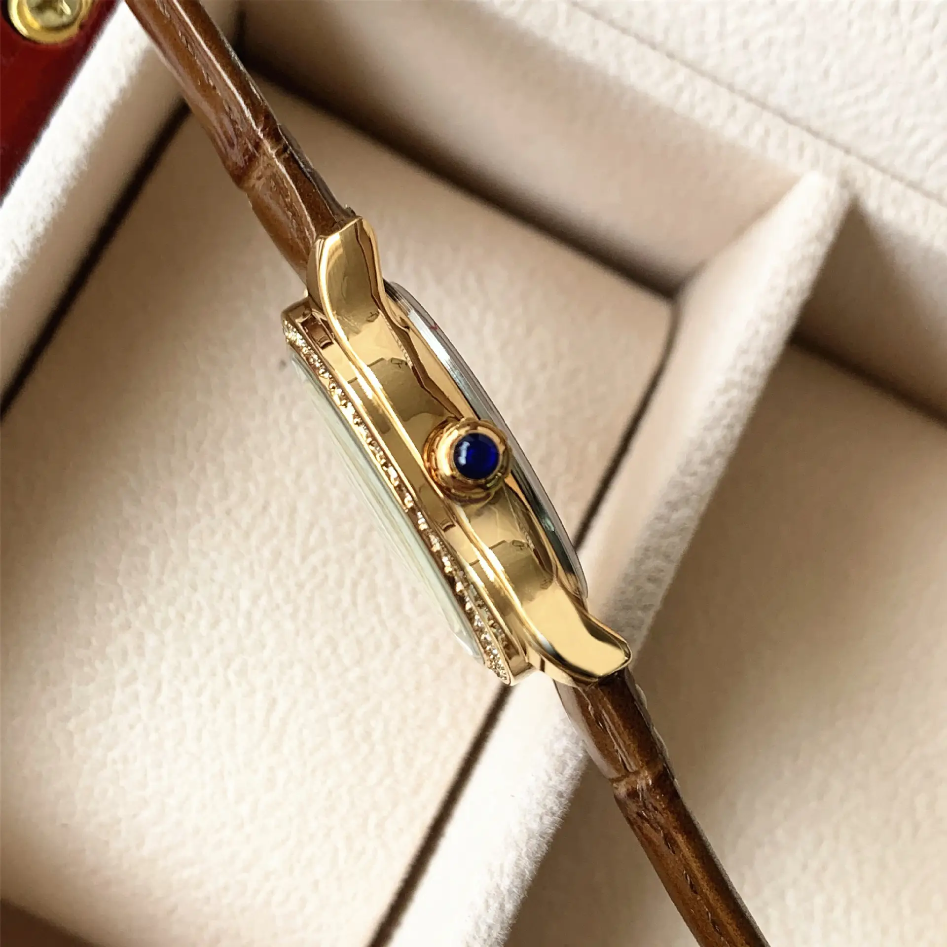 Luxury Gold Rhinestone Women's Watch Brown Leather Belt - Image 7
