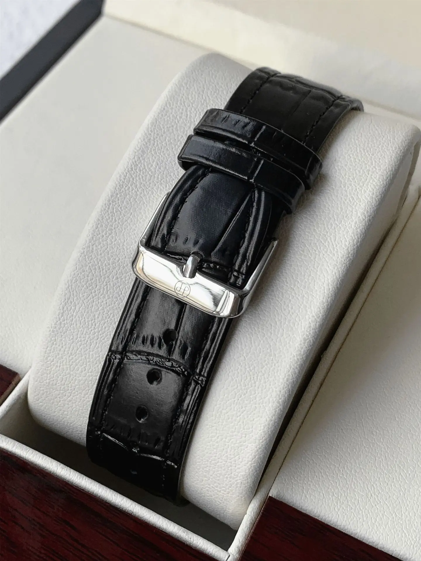 PABLO RAEZ Men's Quartz Watch Brown Leather Belt — feature 13