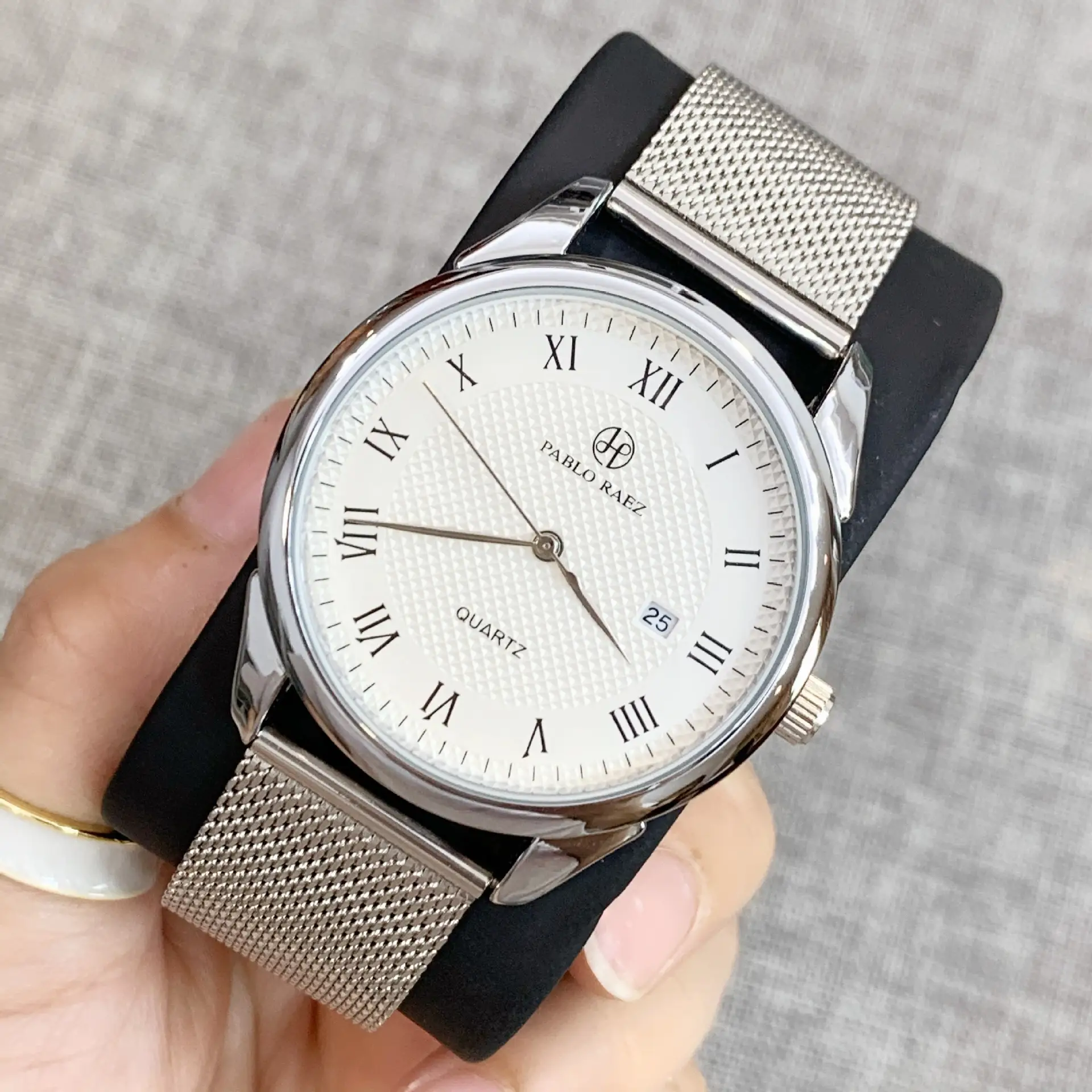 Men's Stainless Steel Quartz Watch with Calendar