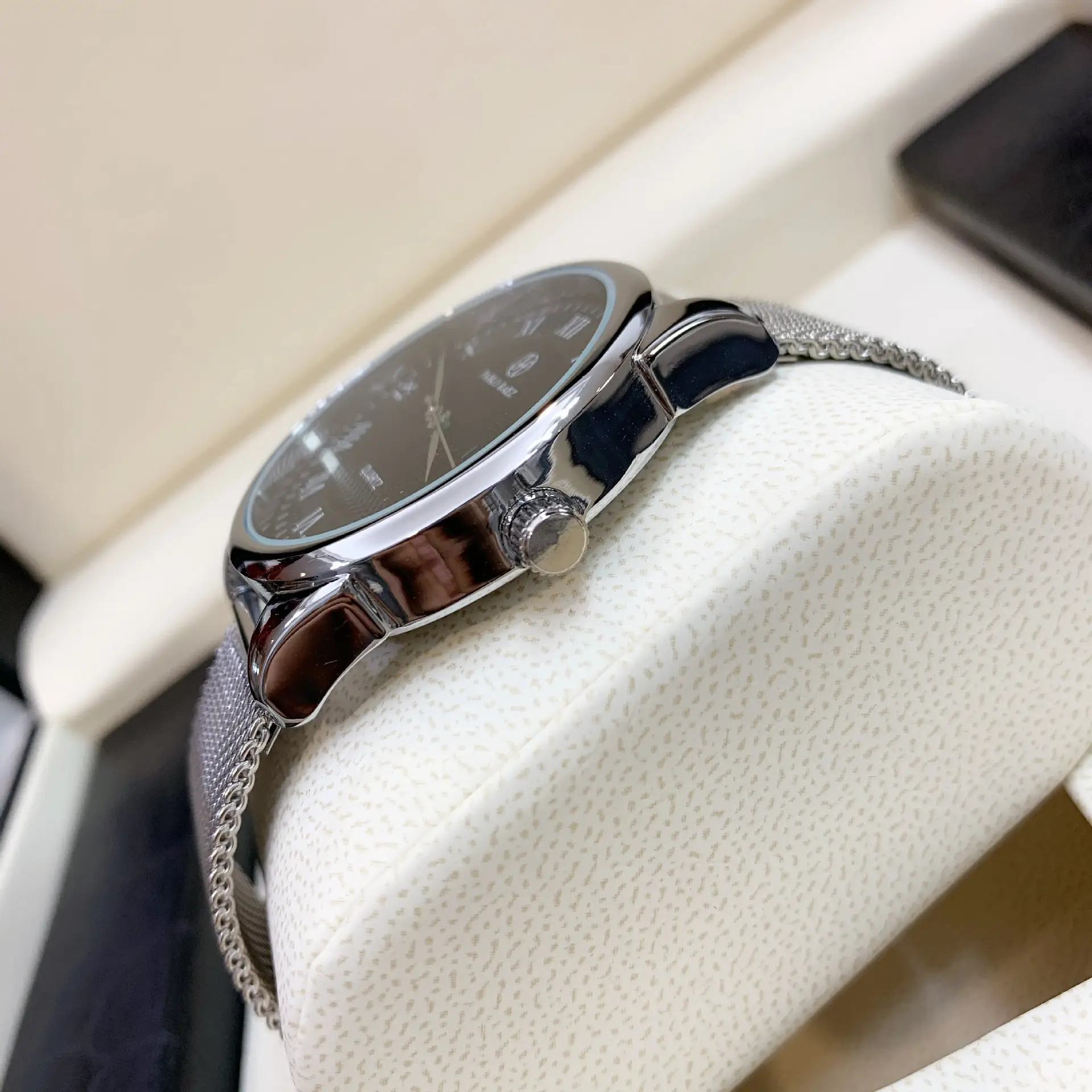 Men's Stainless Steel Quartz Watch with Calendar — feature 25