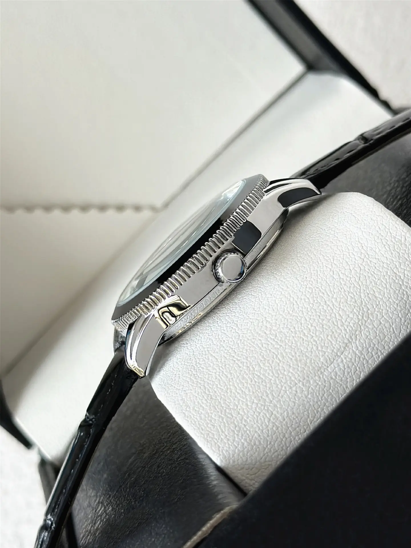 PABLO RAEZ Diamond Watch for Women Black Leather — feature 9