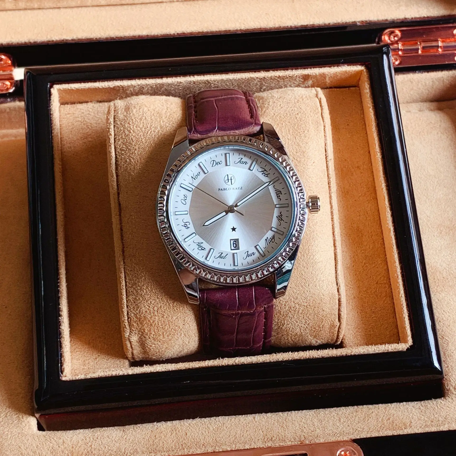 Men's Quartz Watch with Purple Belt & Crystal Dial - Image 4