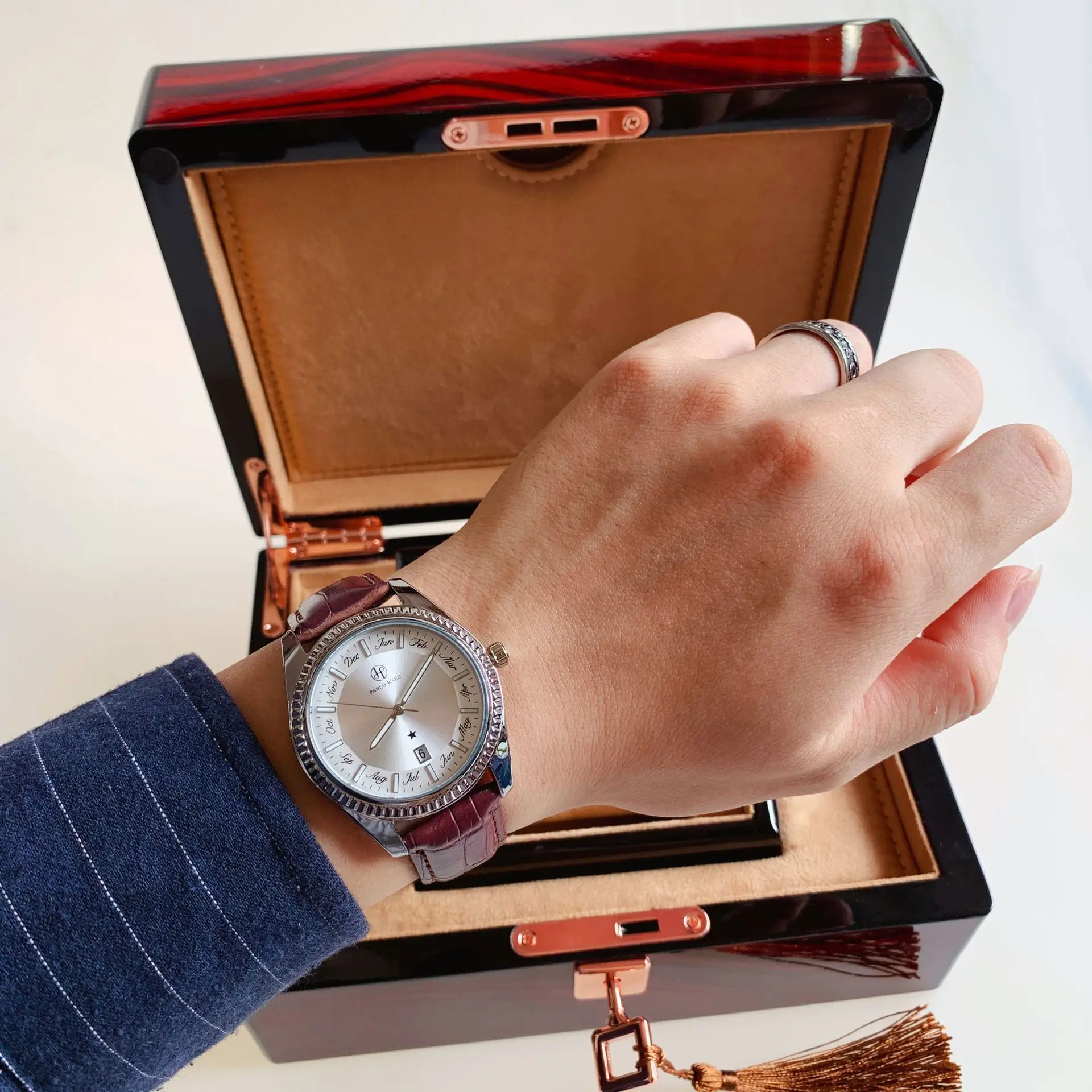 Men's Quartz Watch with Purple Belt & Crystal Dial - Image 7