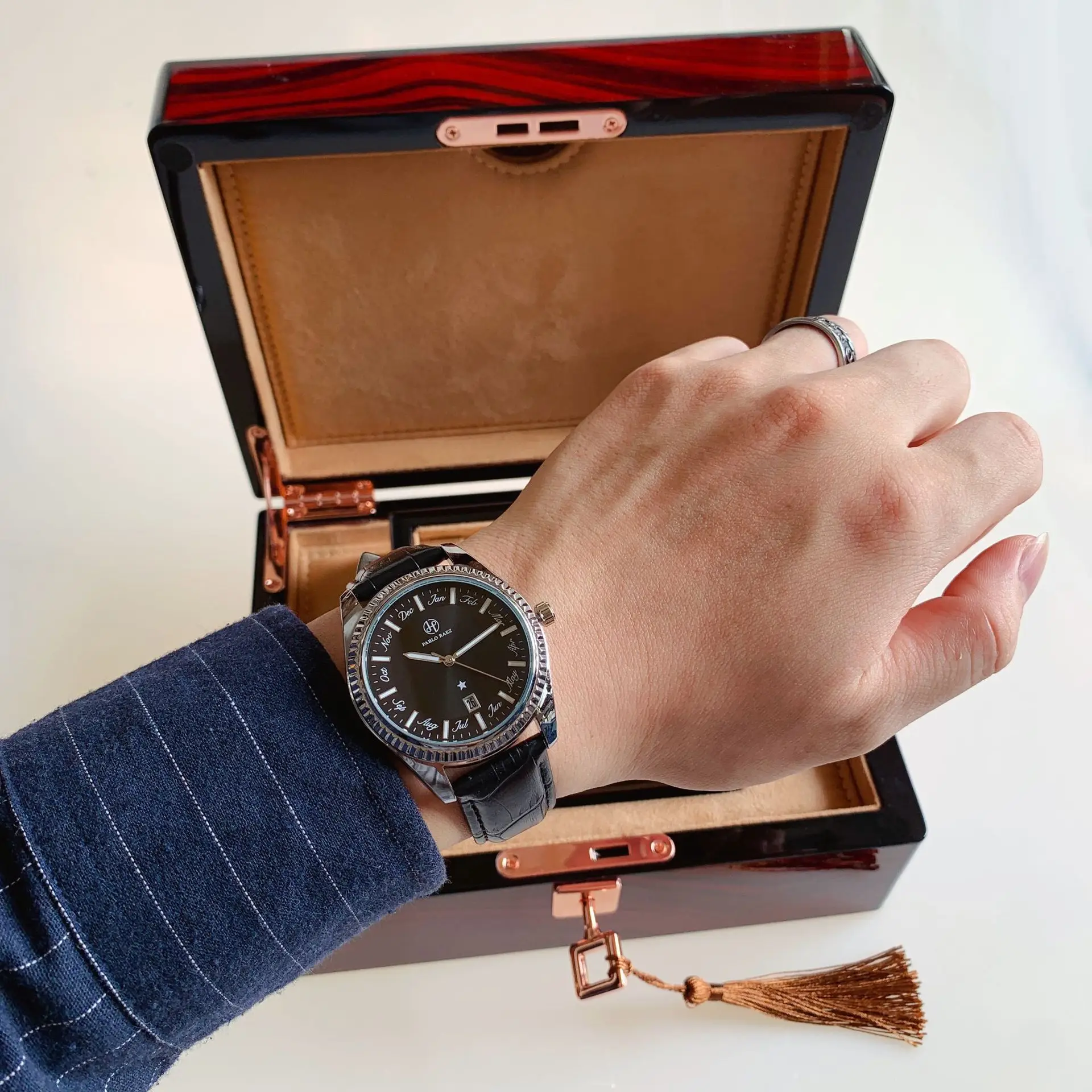 Men's Quartz Watch with Purple Belt & Crystal Dial — feature 11