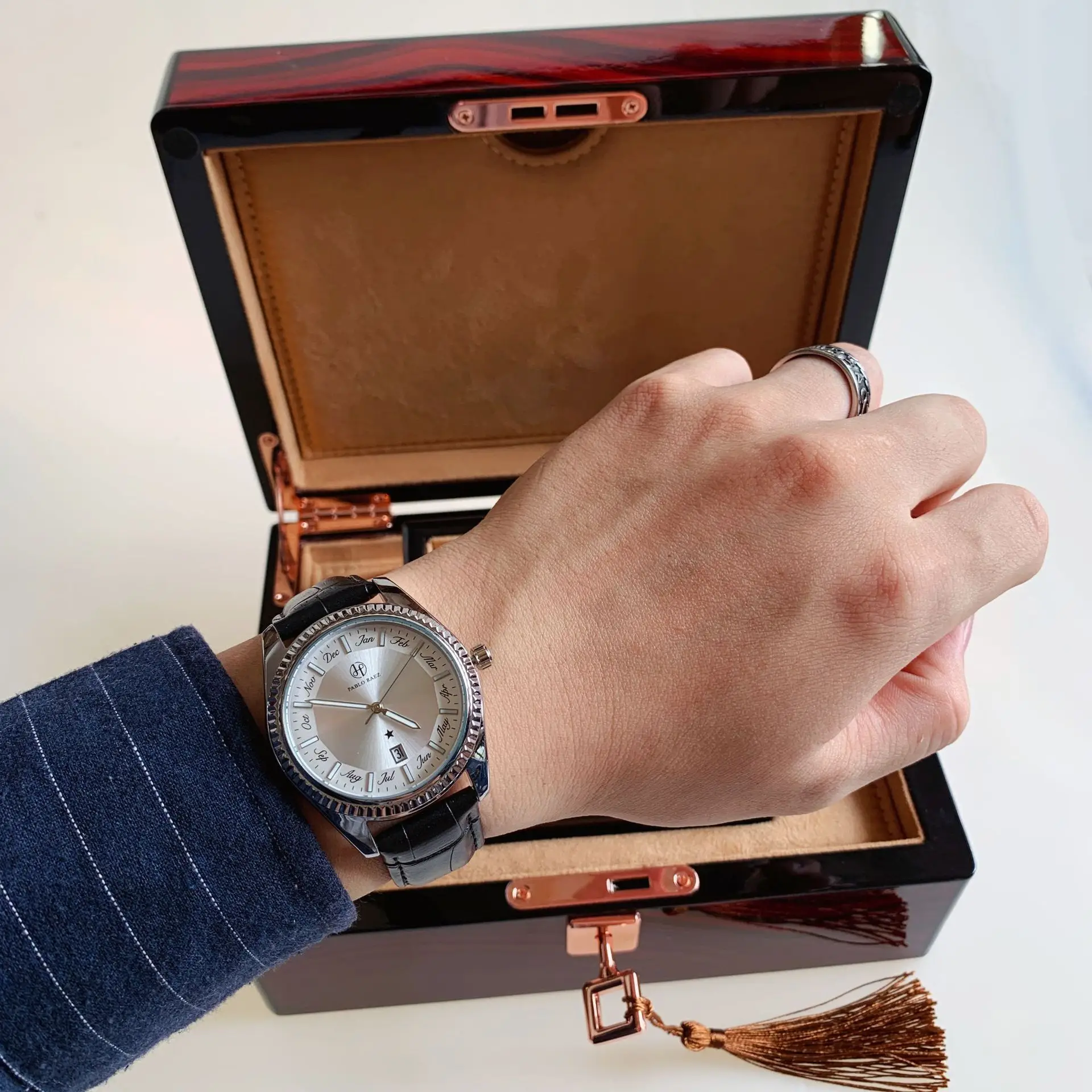 Men's Quartz Watch with Purple Belt & Crystal Dial — feature 25