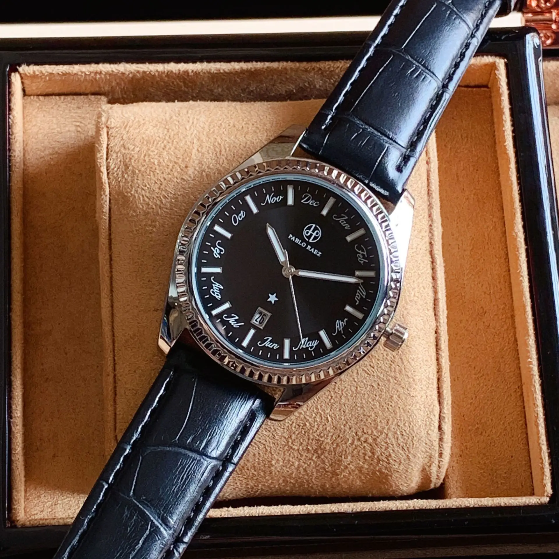 Men's Quartz Watch with Purple Belt & Crystal Dial — feature 9