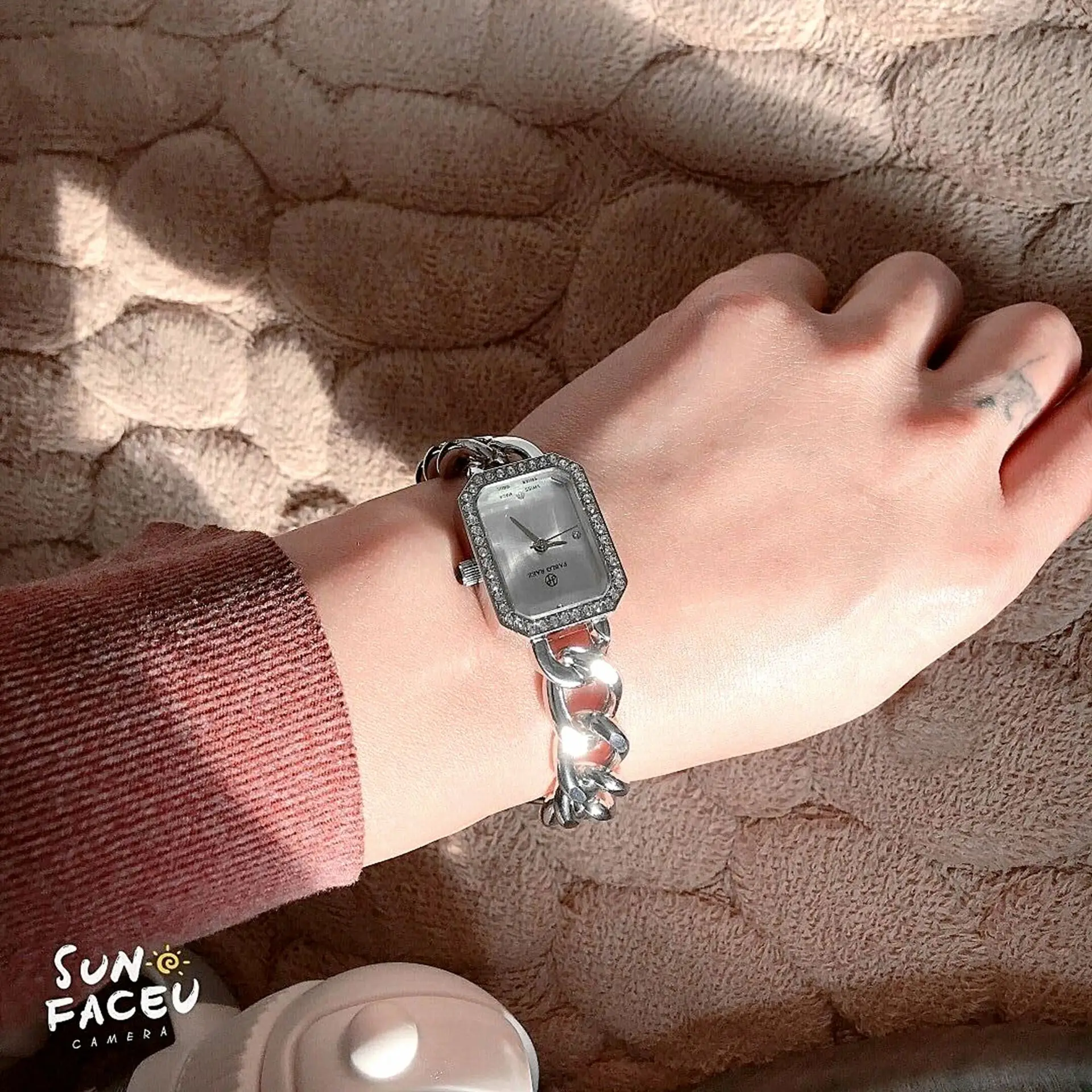 Women's Gold Chain Watch with Diamond Frame — feature 22