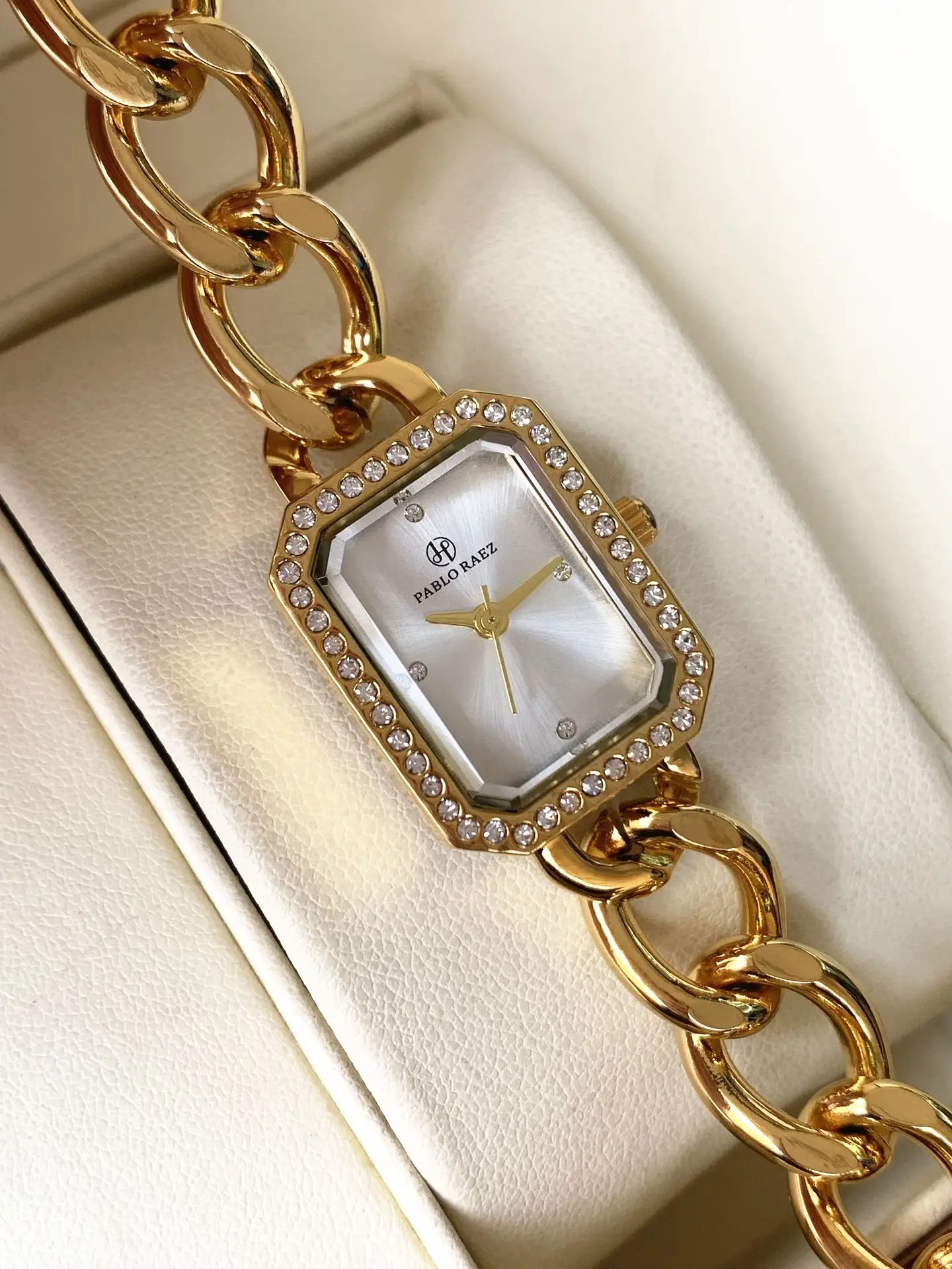 Ladies Waterproof Gold Bracelet Watch Tuhao — feature 11