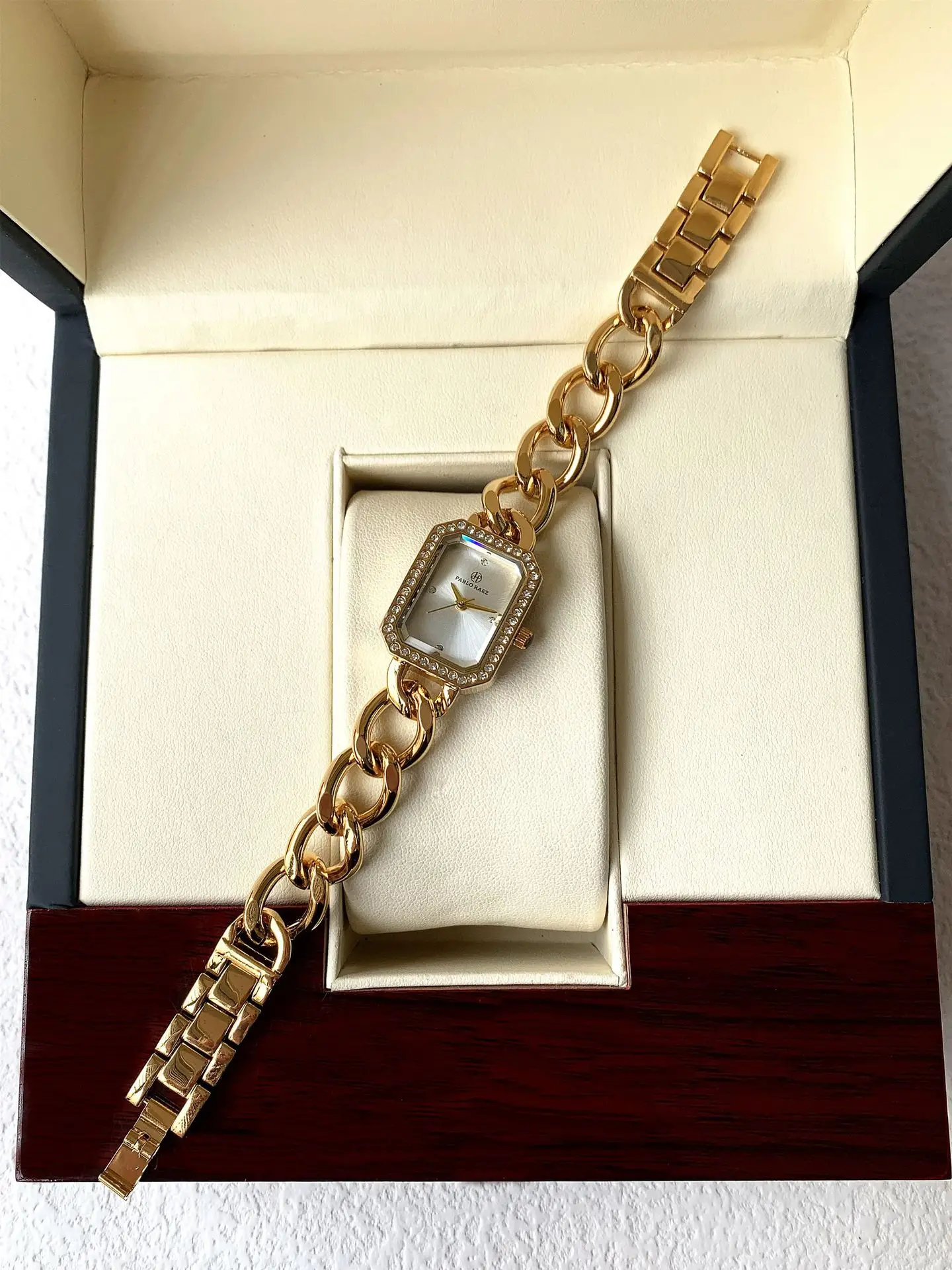 Ladies Waterproof Gold Bracelet Watch Tuhao — feature 12