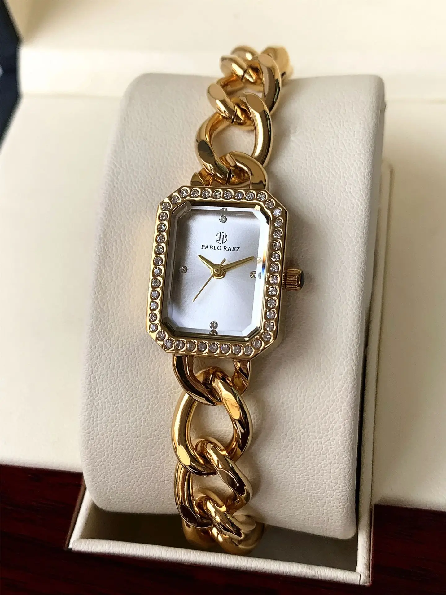 Ladies Waterproof Gold Bracelet Watch Tuhao — feature 16