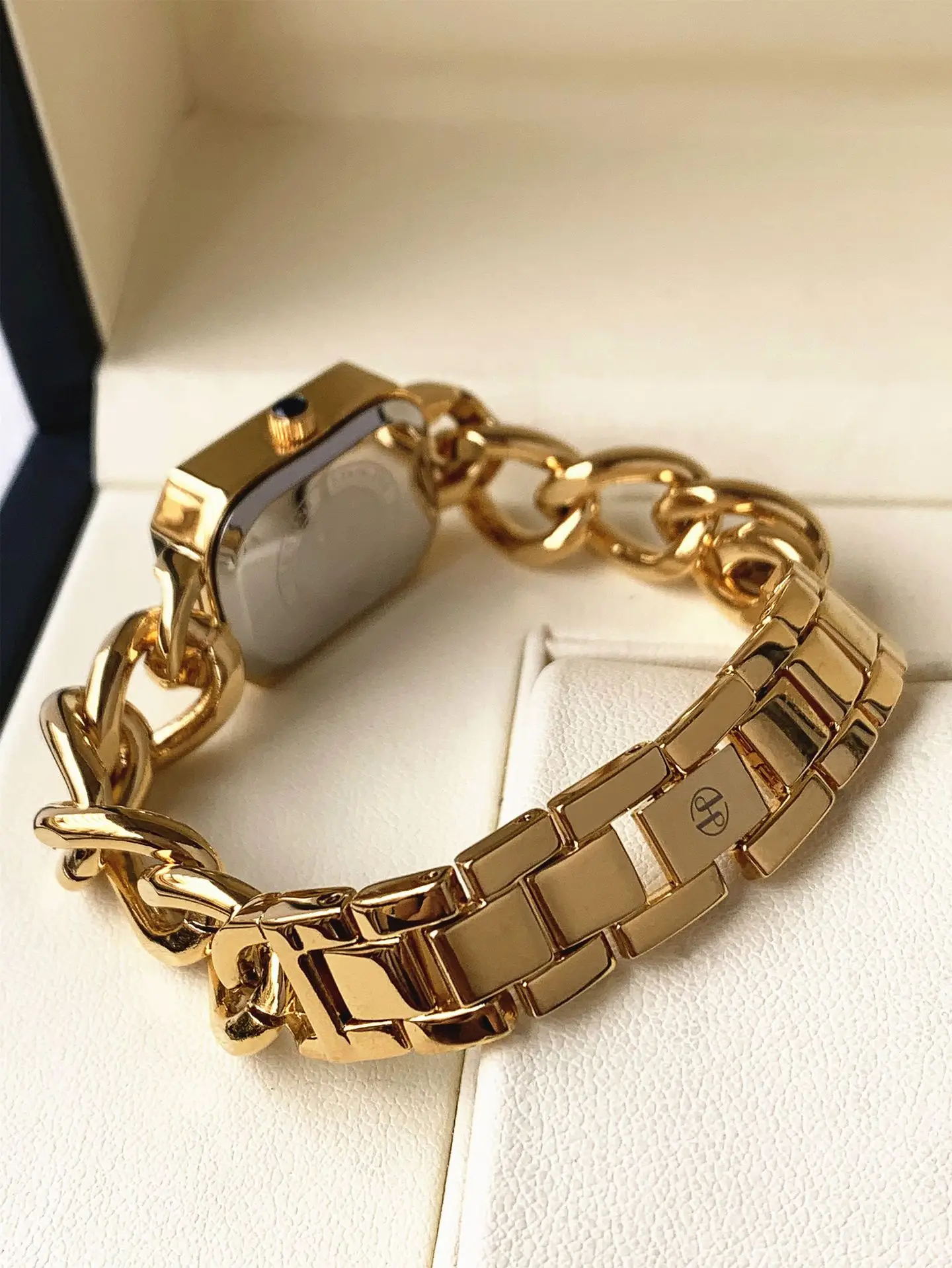 Ladies Waterproof Gold Bracelet Watch Tuhao — feature 19