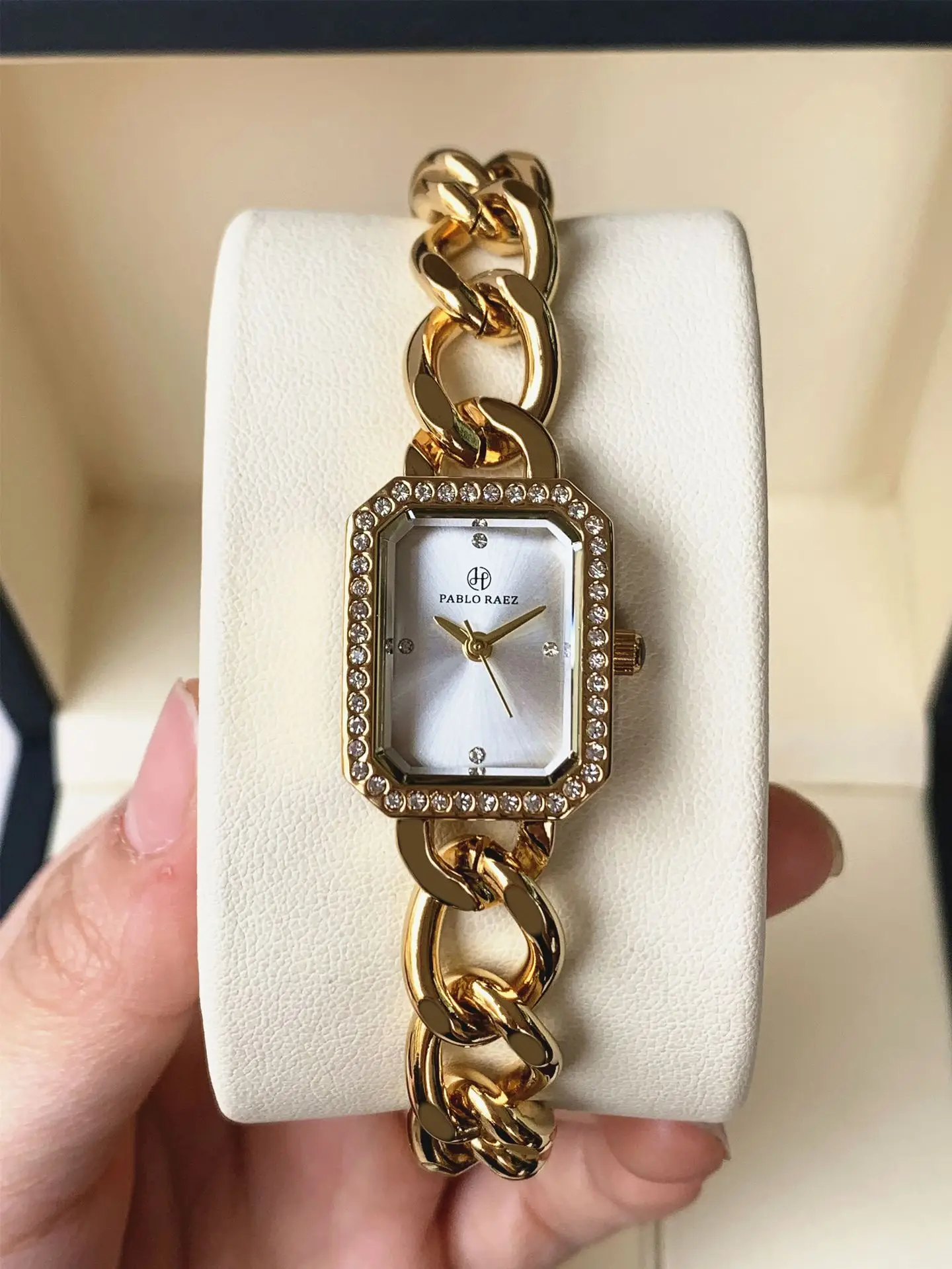 Ladies Waterproof Gold Bracelet Watch Tuhao — feature 22