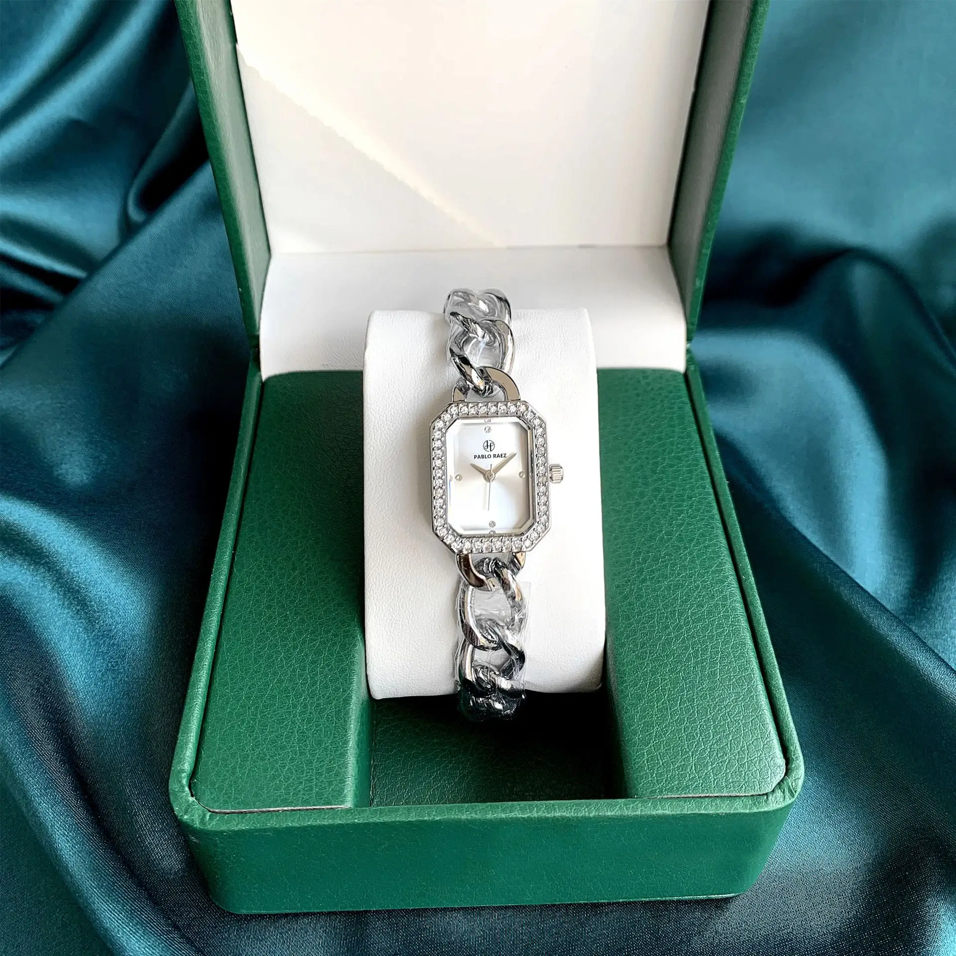 Ladies Waterproof Gold Bracelet Watch Tuhao — feature 25