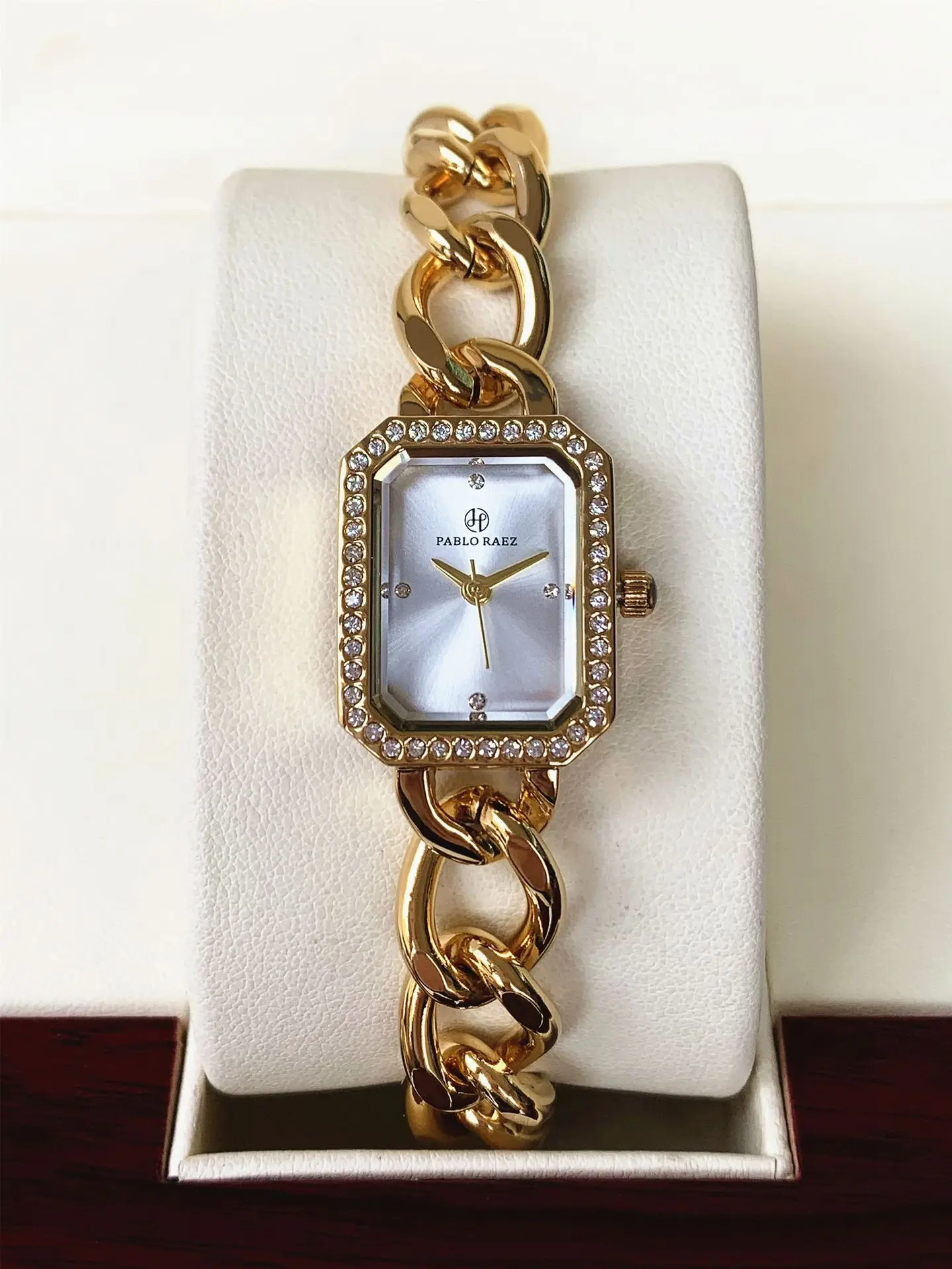 Ladies Waterproof Gold Bracelet Watch Tuhao — feature 8