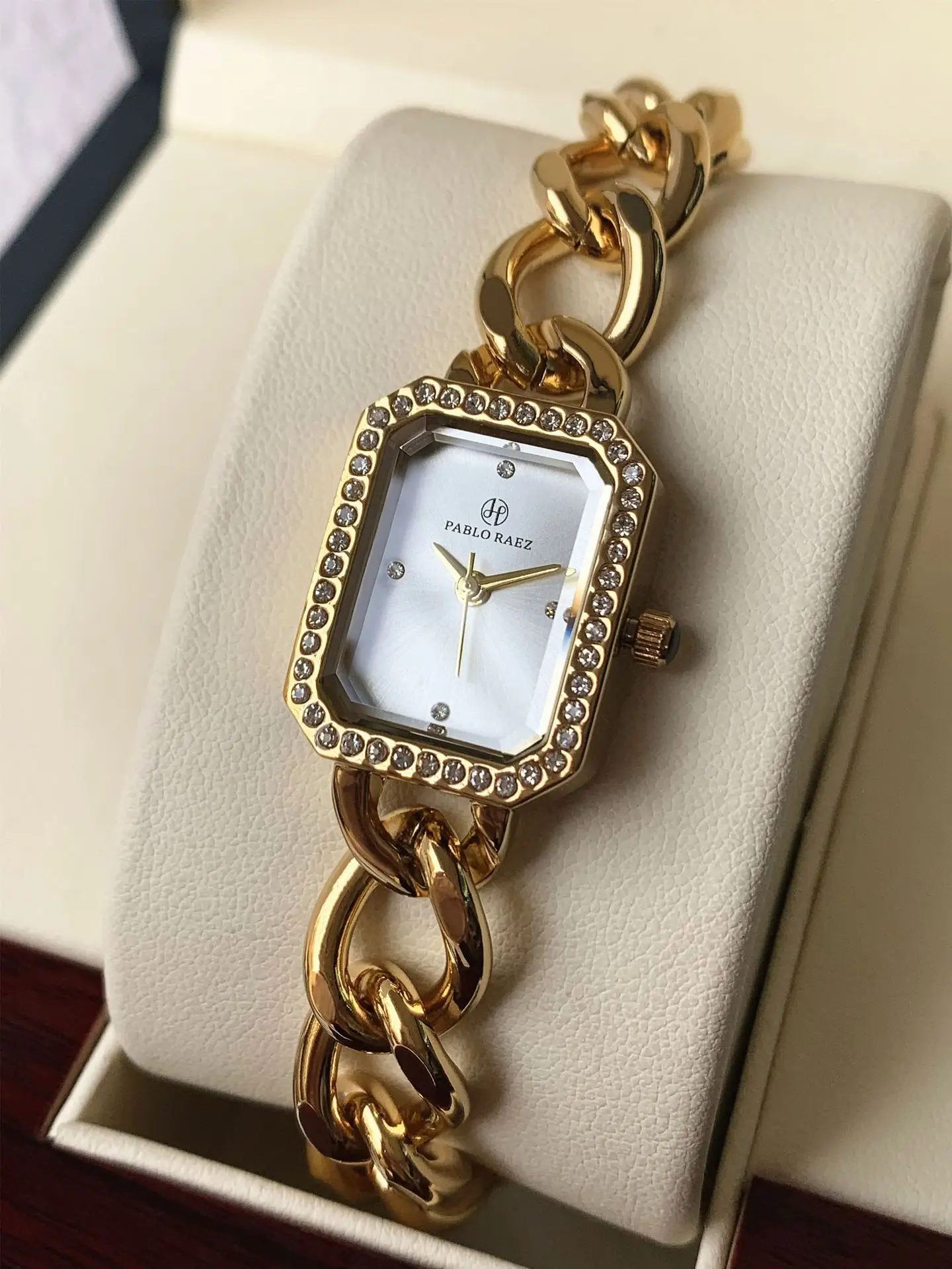 Ladies Waterproof Gold Bracelet Watch Tuhao — feature 9