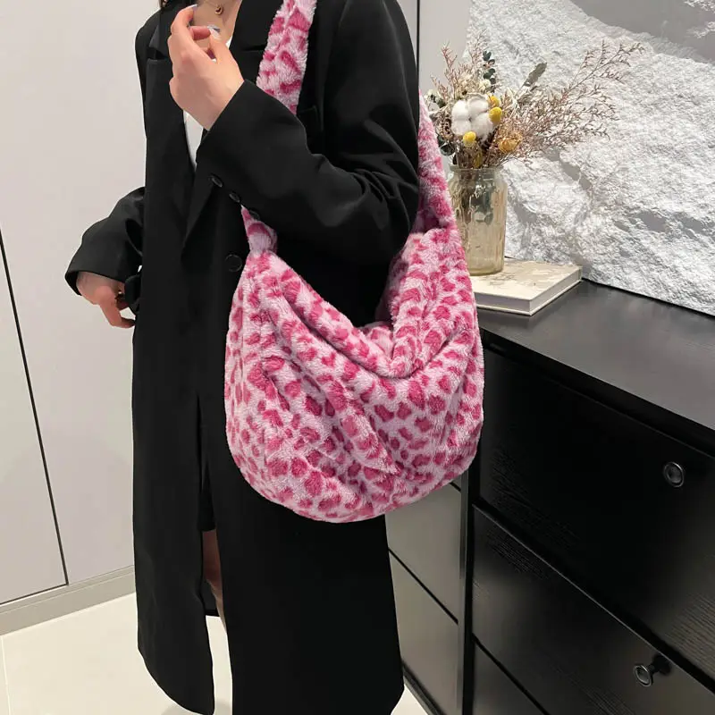 Pink Leopard Print Plush Shoulder Bag - Image 2