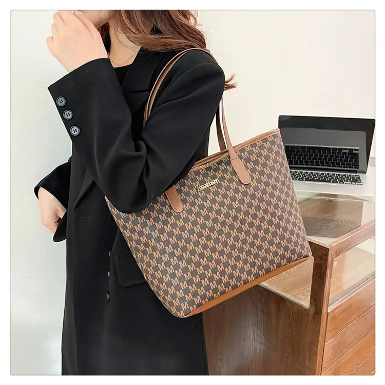 Stylish Checkered Shoulder Bag for Women 2024 — feature 13