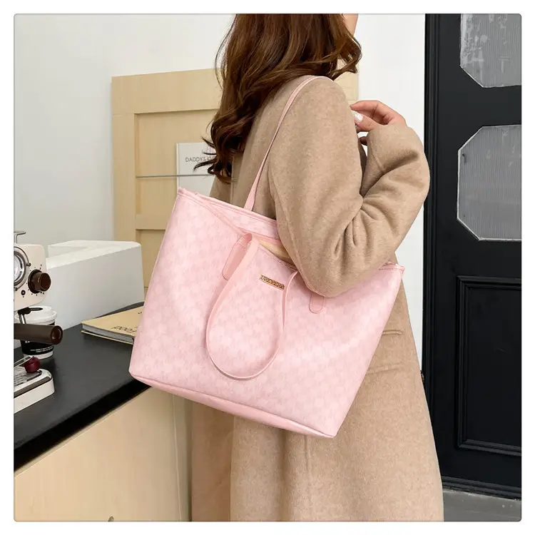 Stylish Checkered Shoulder Bag for Women 2024 — feature 15