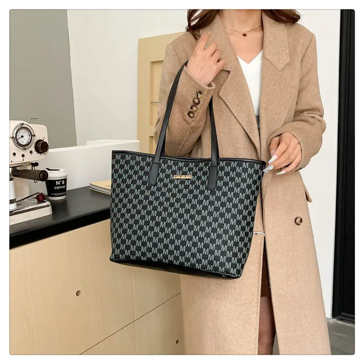 Stylish Checkered Shoulder Bag for Women 2024 — feature 18