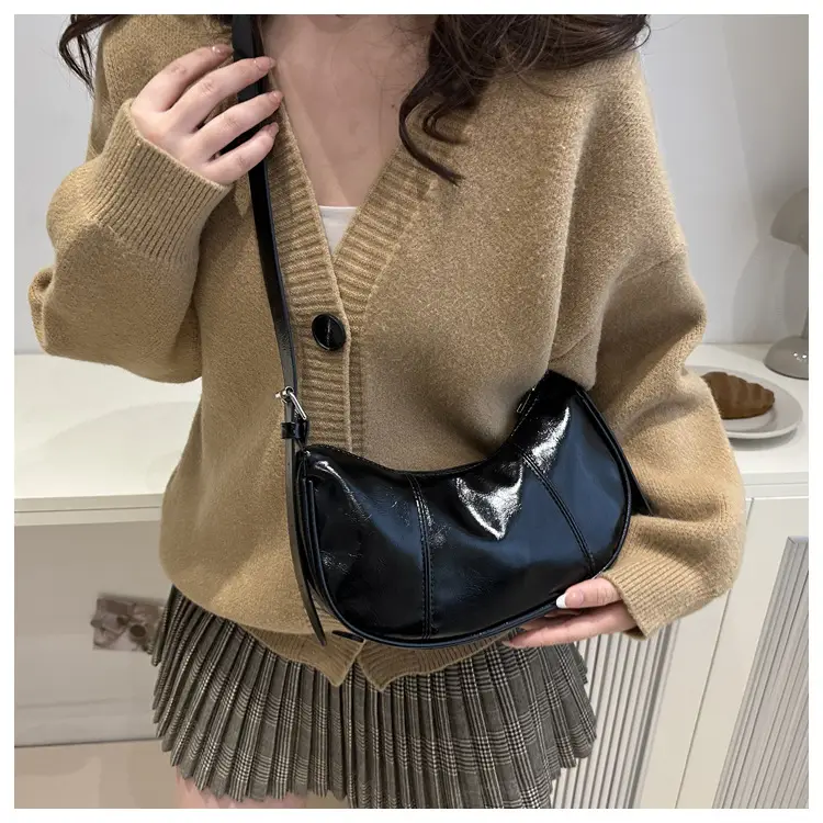 Silver Casual Shoulder Bag Large Capacity 2024 — feature 12