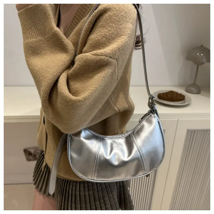 White Pouchy Shoulder Messenger Bag 2024 — feature 17