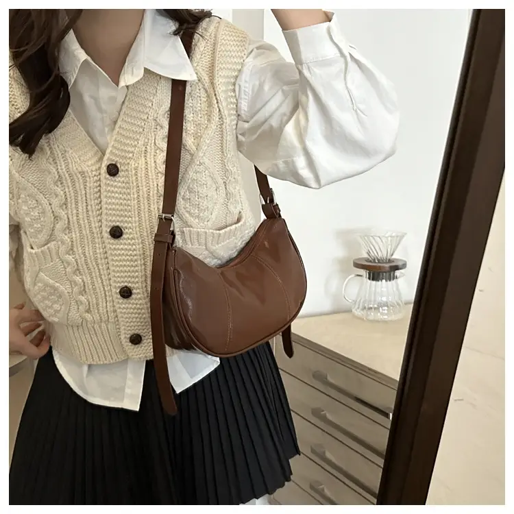 White Pouchy Shoulder Messenger Bag 2024 — feature 26