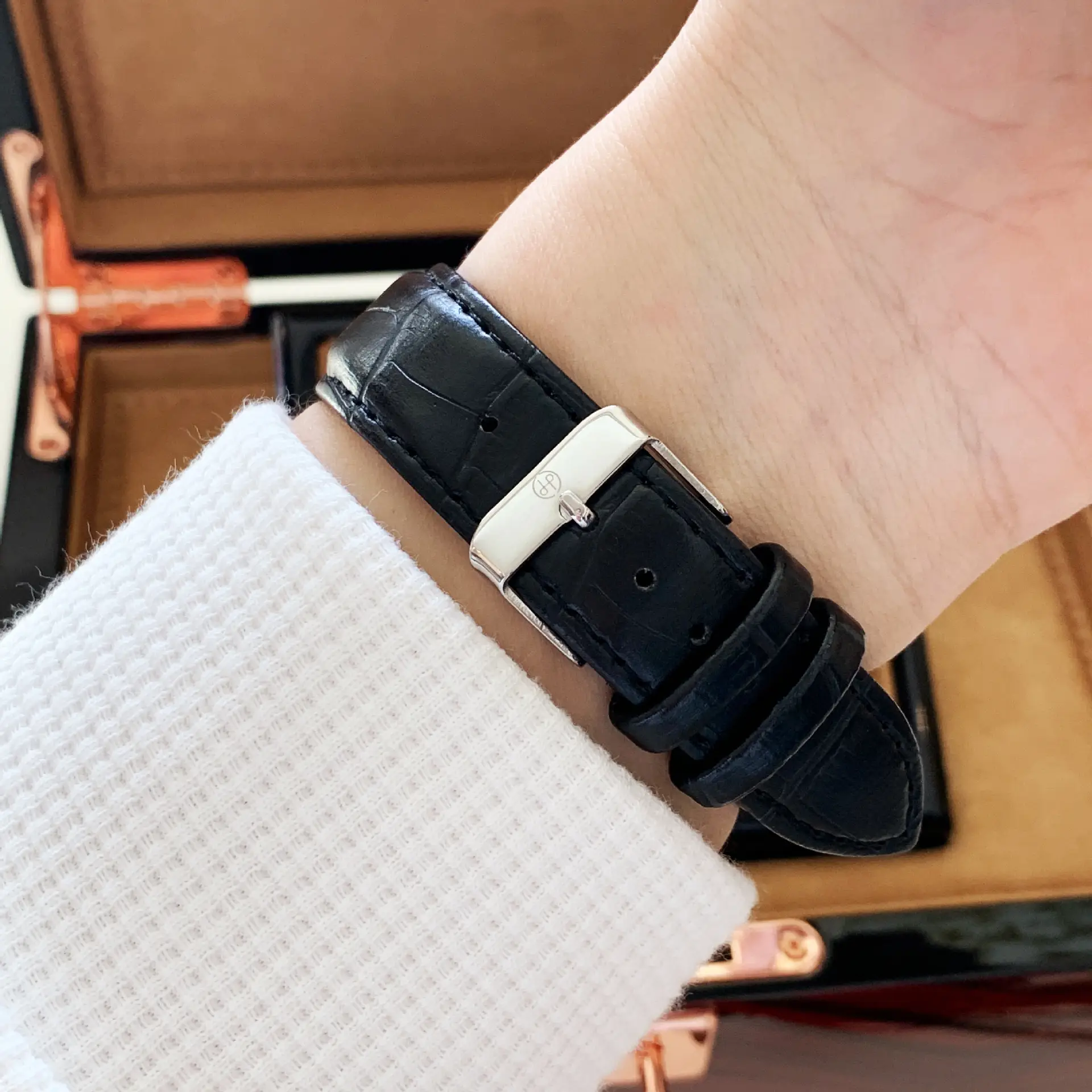 Men's Quartz Watch Brown Leather Strap White Dial — feature 20