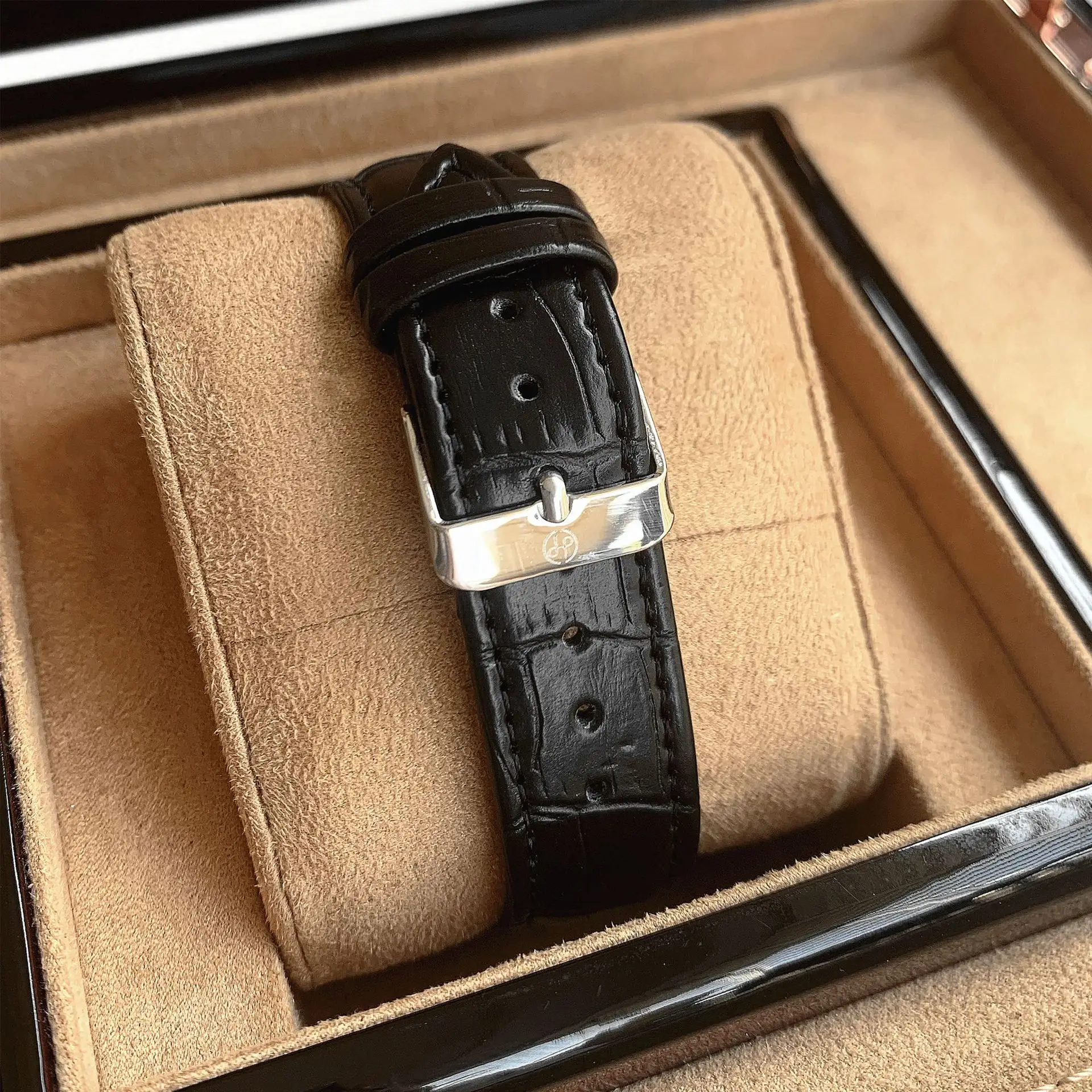 Men's Quartz Watch Brown Leather Strap White Dial — feature 26