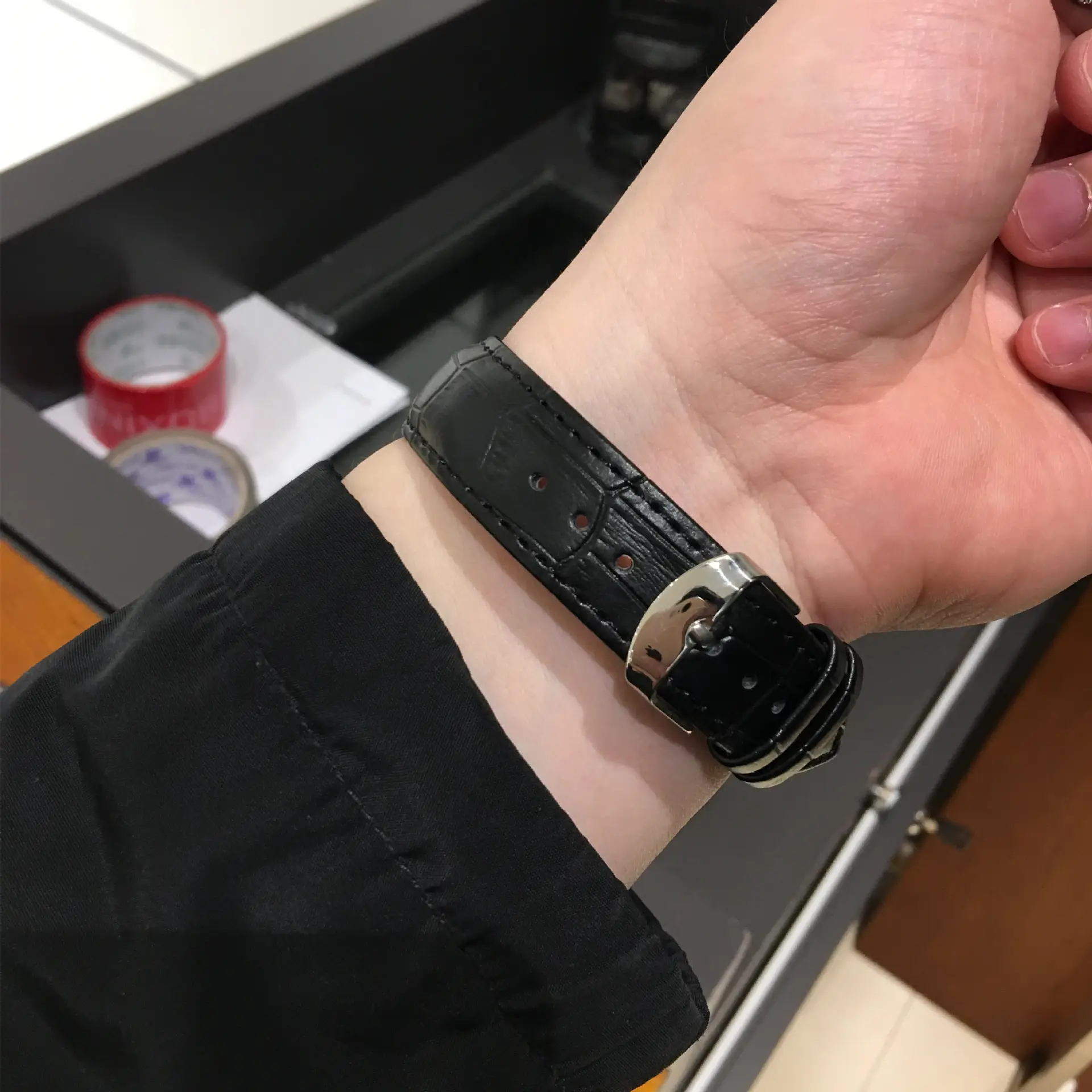 Men's Black Quartz Watch with Roman Numeral & Mesh Band - Image 9