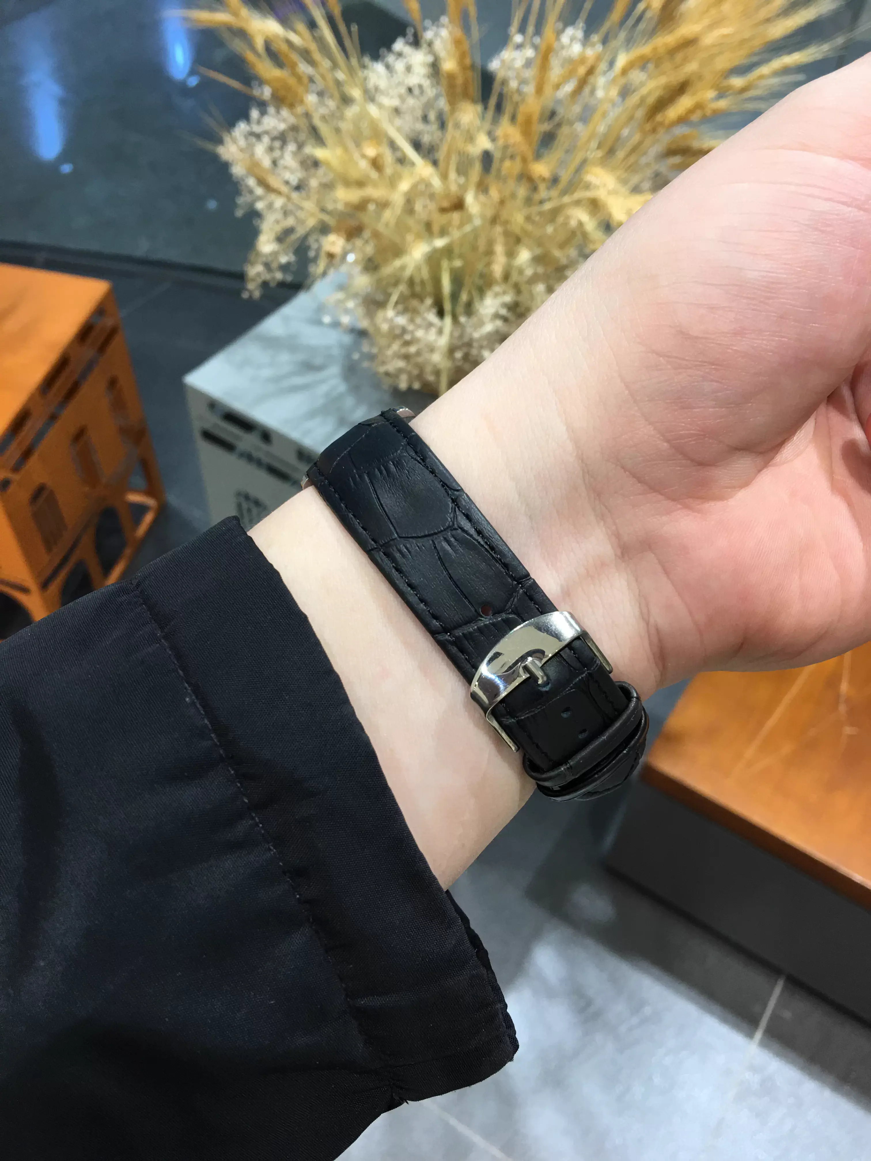 Men's Black Quartz Watch with Roman Numeral & Mesh Band — feature 11